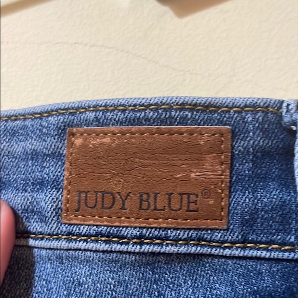 Womens Judy Blue Relaxed Fit Distressed Jeans - Picture 6 of 6